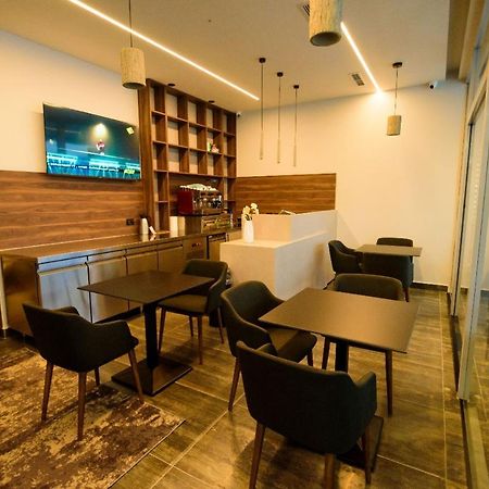 Hotel Zeneli Vlore Bagian luar foto