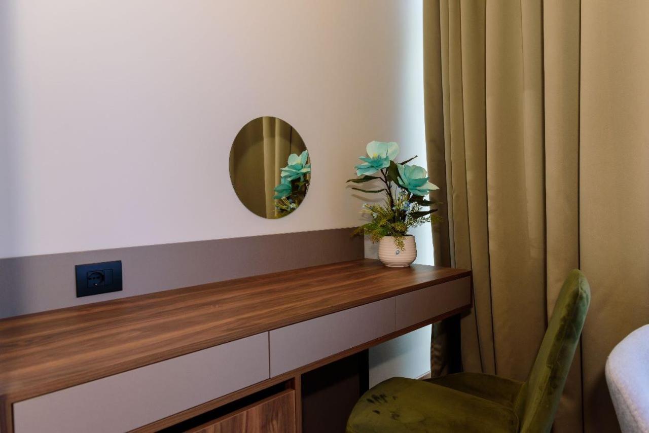 Hotel Zeneli Vlore Bagian luar foto