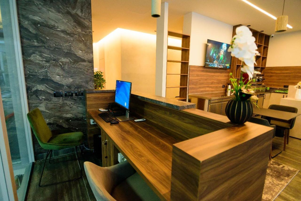 Hotel Zeneli Vlore Bagian luar foto